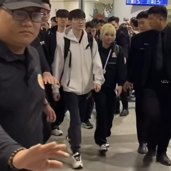 Faker cùng đội tuyển T1 chính thức có mặt tại Hà Nội_69537de646348.png