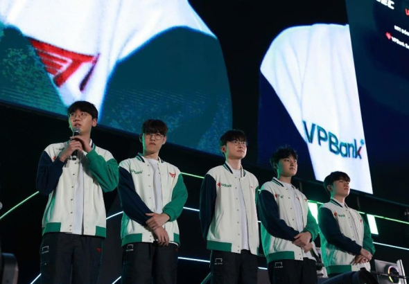 Kết thúc fan meeting Hà Nội, T1 hé lộ kế hoạch quay trở lại Việt Nam trong tương lai_695ba42f26289.png